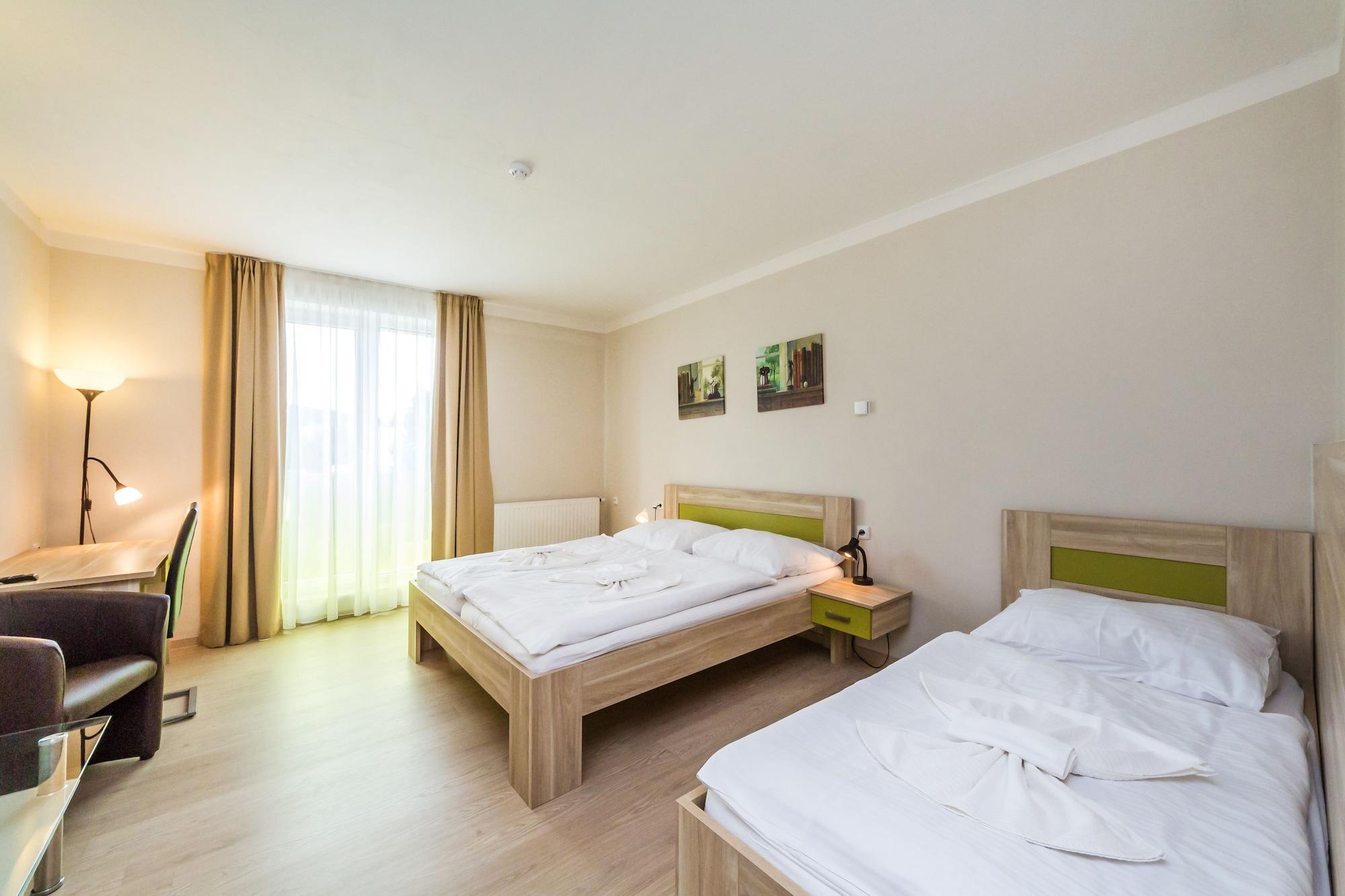 פראג Nad Kralovnou Hotel & Restaurant מראה חיצוני תמונה
