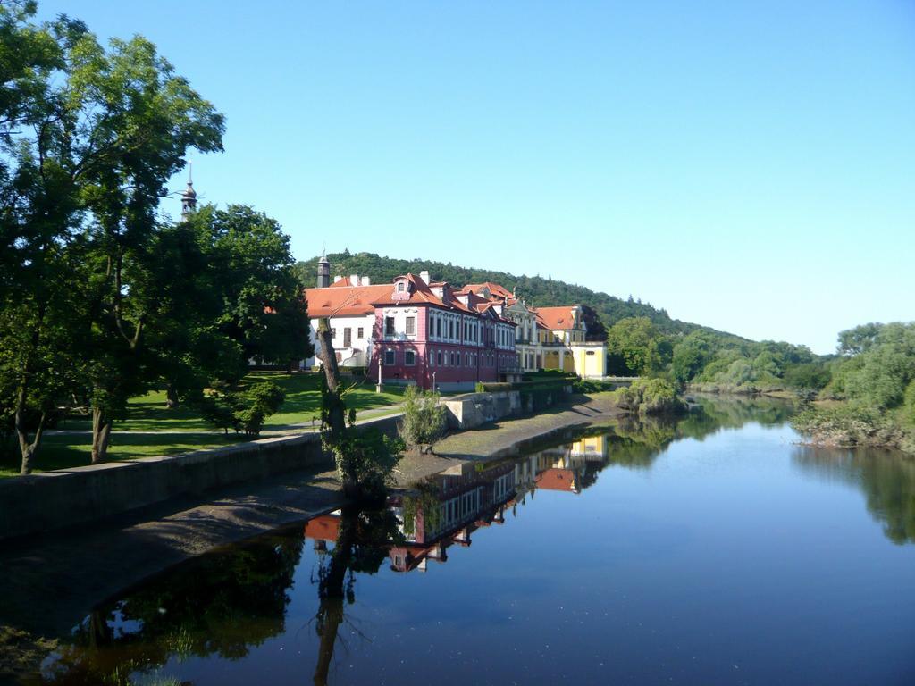 פראג Nad Kralovnou Hotel & Restaurant מראה חיצוני תמונה