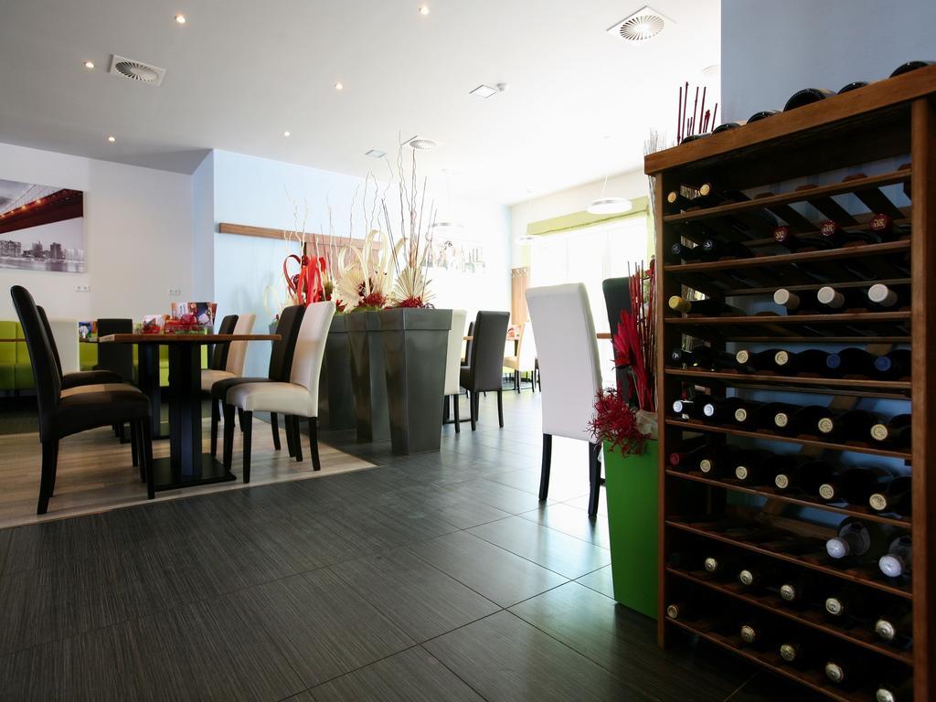 פראג Nad Kralovnou Hotel & Restaurant מראה חיצוני תמונה