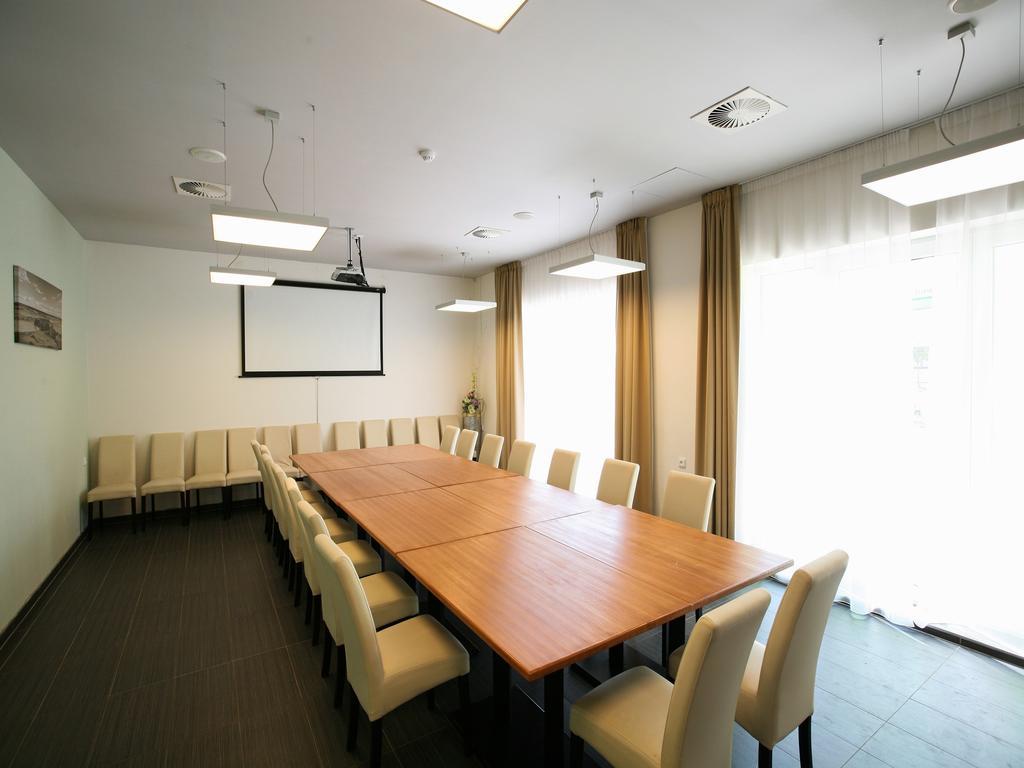 פראג Nad Kralovnou Hotel & Restaurant מראה חיצוני תמונה