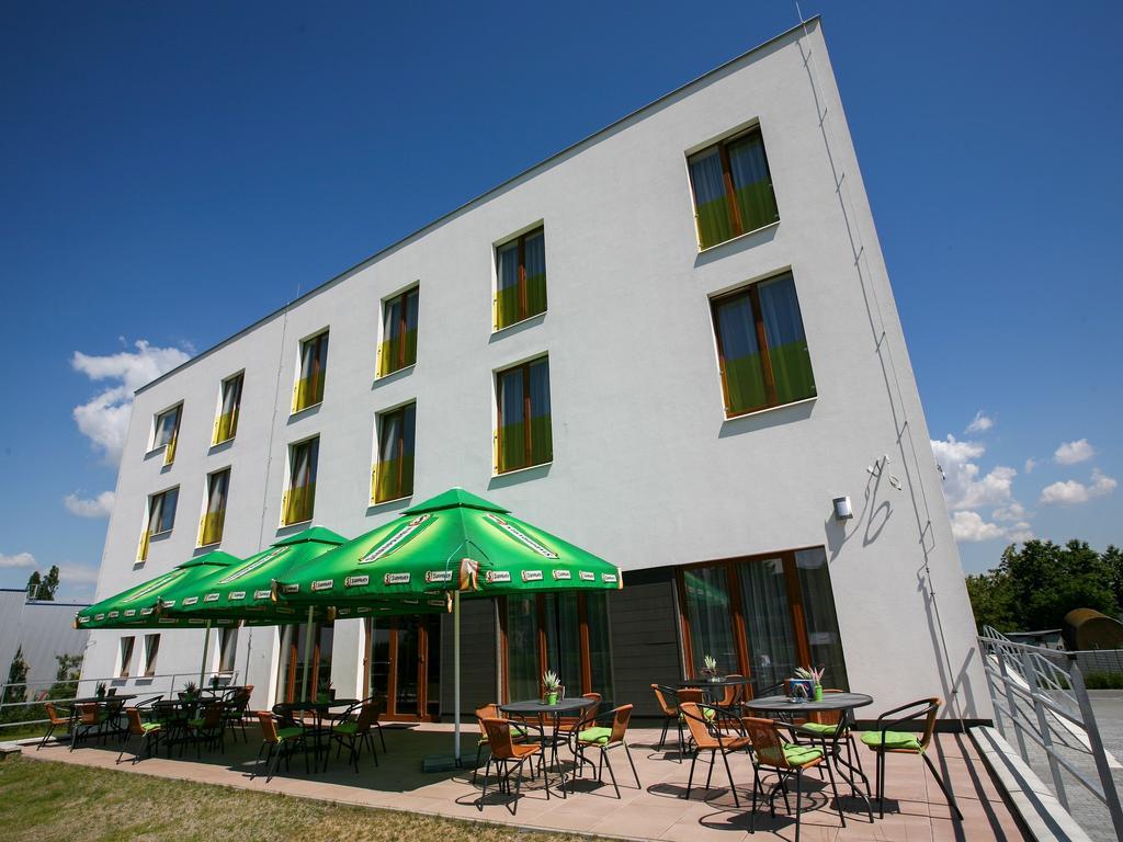 פראג Nad Kralovnou Hotel & Restaurant מראה חיצוני תמונה