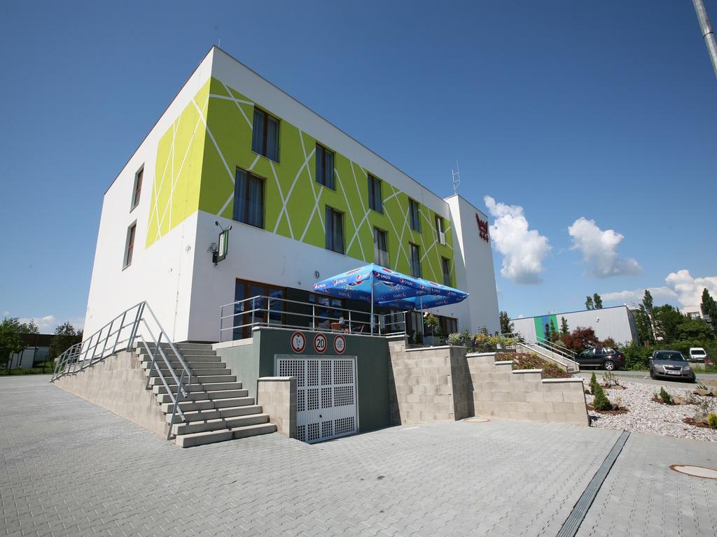 פראג Nad Kralovnou Hotel & Restaurant מראה חיצוני תמונה