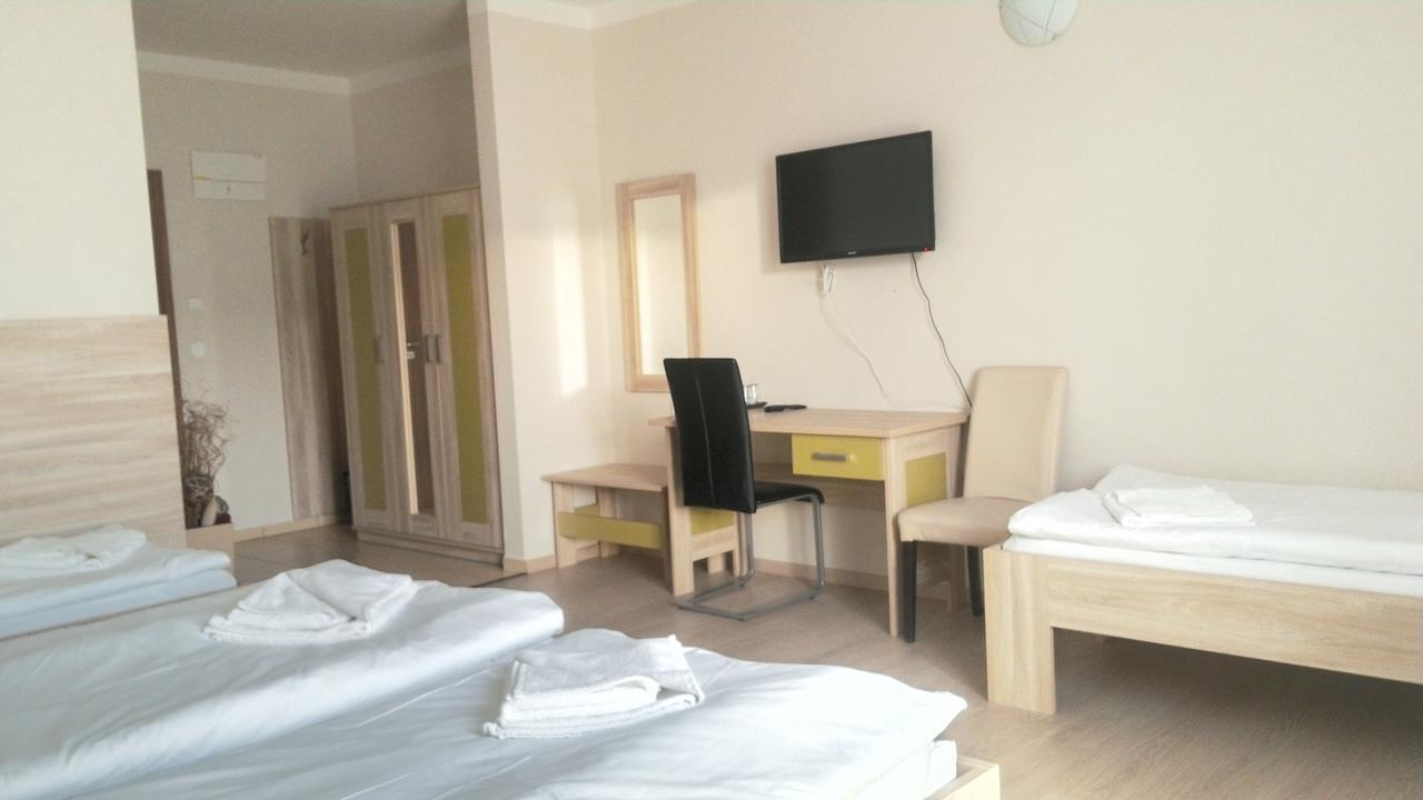 פראג Nad Kralovnou Hotel & Restaurant מראה חיצוני תמונה