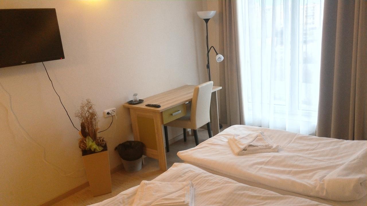 פראג Nad Kralovnou Hotel & Restaurant מראה חיצוני תמונה