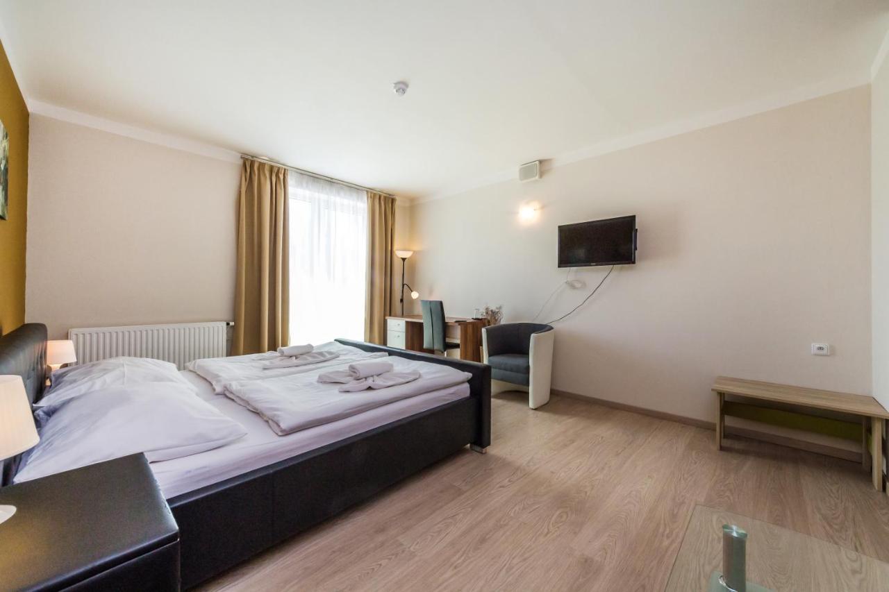 פראג Nad Kralovnou Hotel & Restaurant מראה חיצוני תמונה