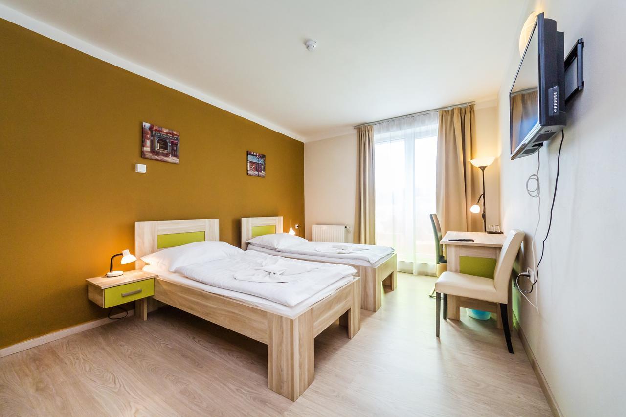 פראג Nad Kralovnou Hotel & Restaurant מראה חיצוני תמונה