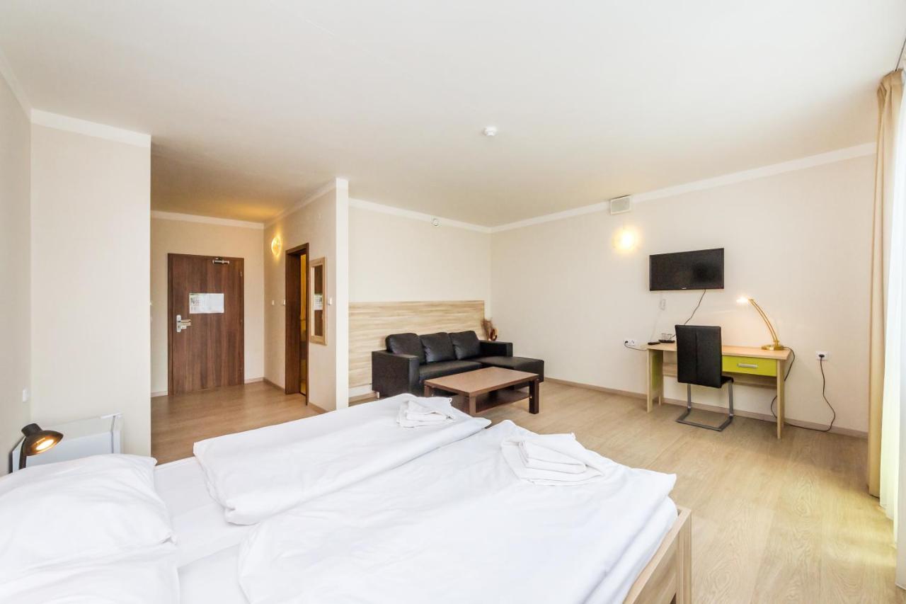 פראג Nad Kralovnou Hotel & Restaurant מראה חיצוני תמונה
