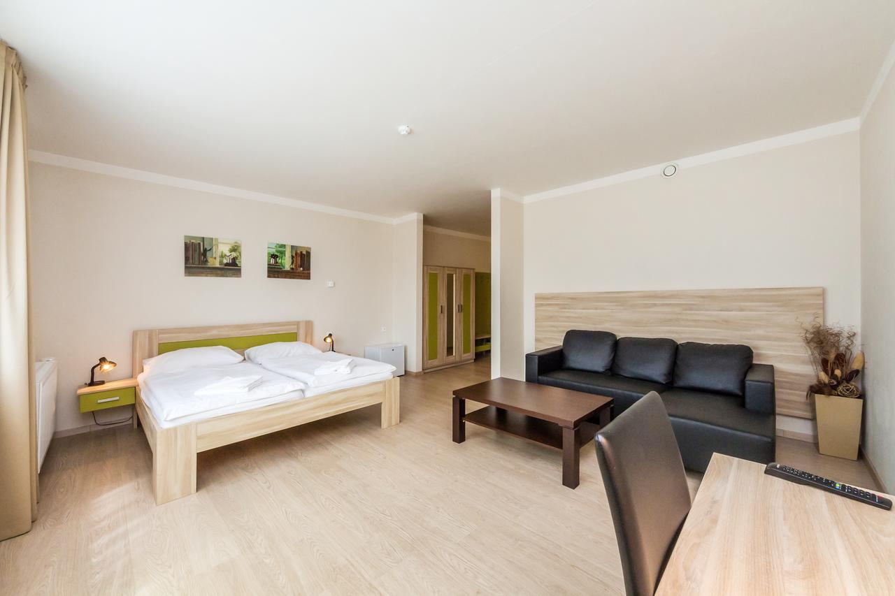פראג Nad Kralovnou Hotel & Restaurant מראה חיצוני תמונה